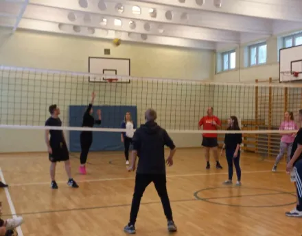 Mecz kadra z uczniami.