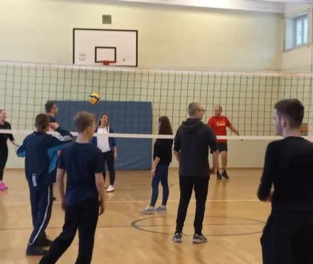 Mecz kadra z uczniami.