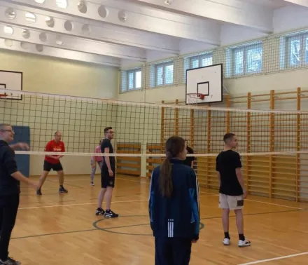 Mecz kadra z uczniami.