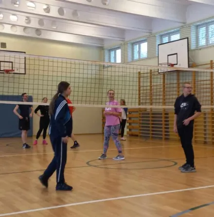 Mecz kadra z uczniami.