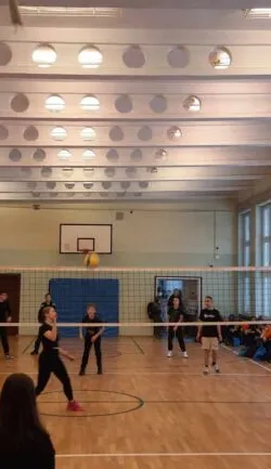 Mecz kadra z uczniami.