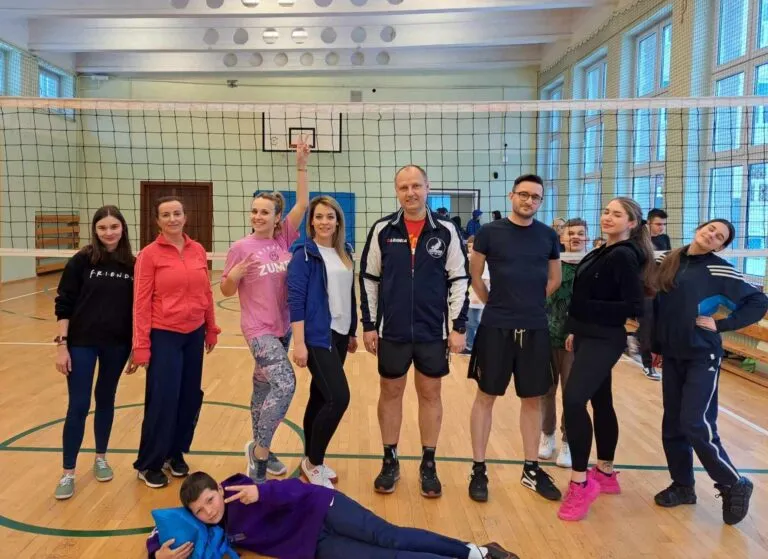 Mecz kadra z uczniami.