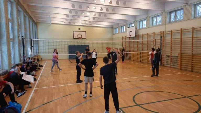 Mecz kadra z uczniami.