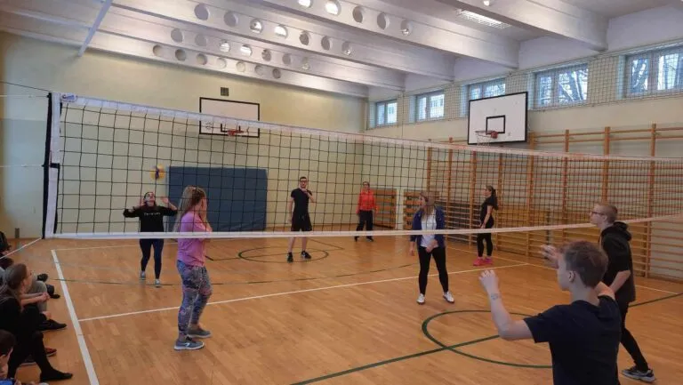 Mecz kadra z uczniami.