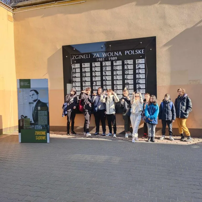 amiętamy o najważniejszych bohaterach drugiej wojny światowej i czasów PRL-u.