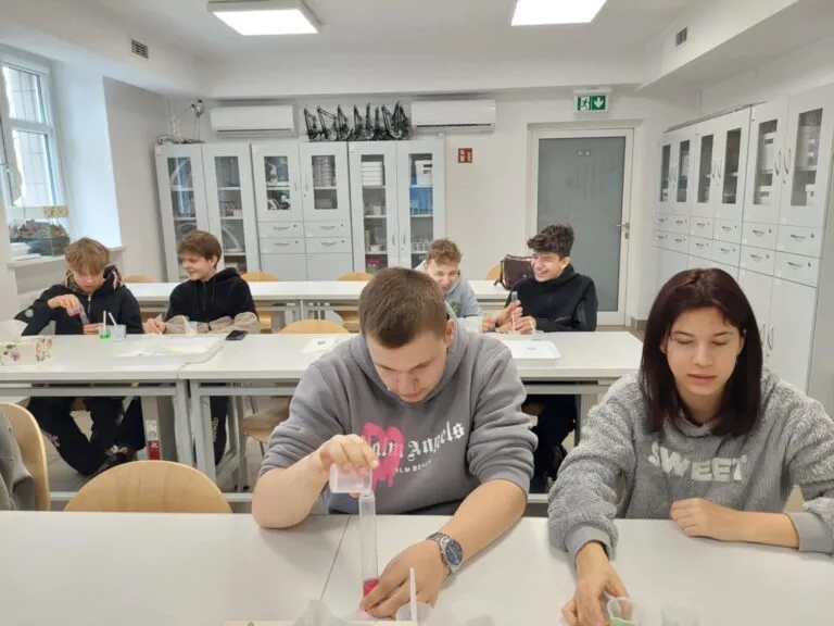 Warsztaty w Warszawskim Centrum Innowacji Edukacyjno-Społecznych i Szkoleń. Nauki przyrodnicze