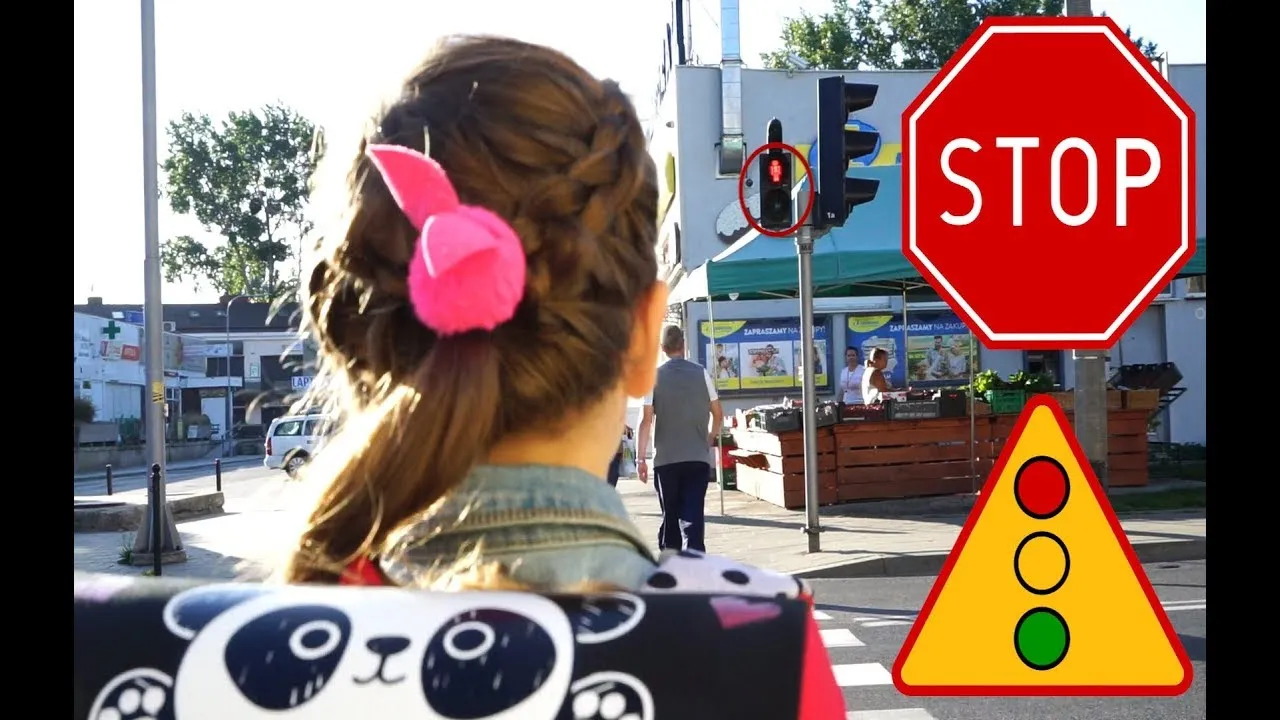 Dziewczynka przechodzi przez pasy