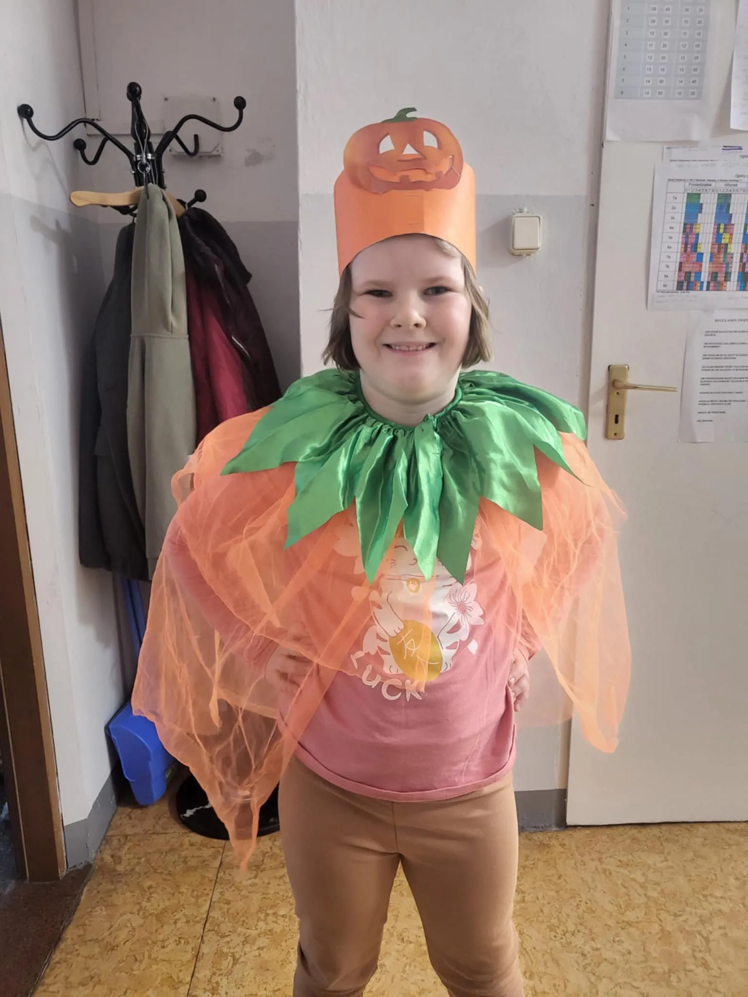 Uczennica w autorskim stroju