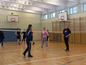 Mecz kadra z uczniami.